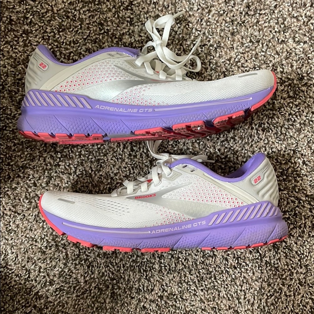 Brooks adrenaline GTS 22